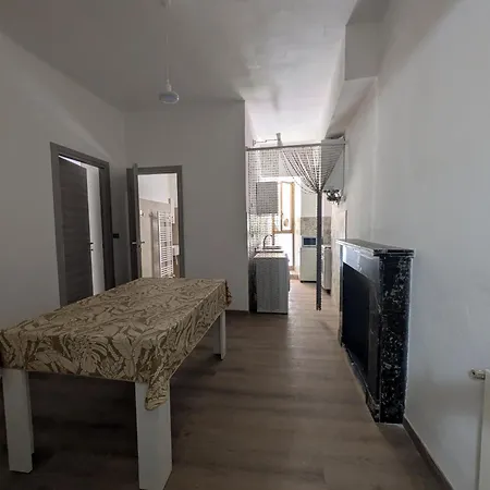 Ferry House Two شقة